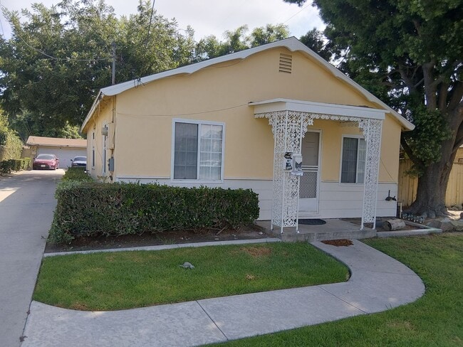Building Photo - 7025 Dinwiddie St Unit 7027