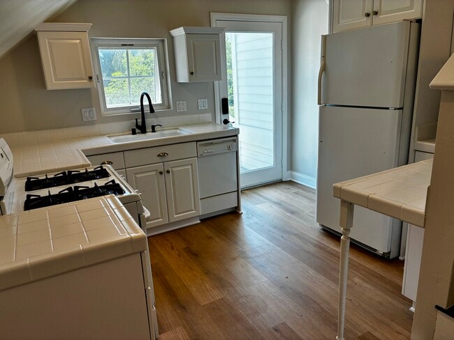 Kitchen - 649 Crest Dr Unit Guest House