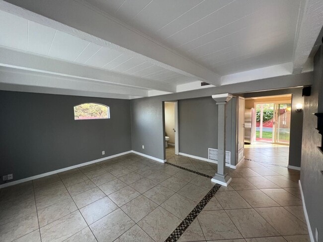 Photo - 528 Raintree Dr