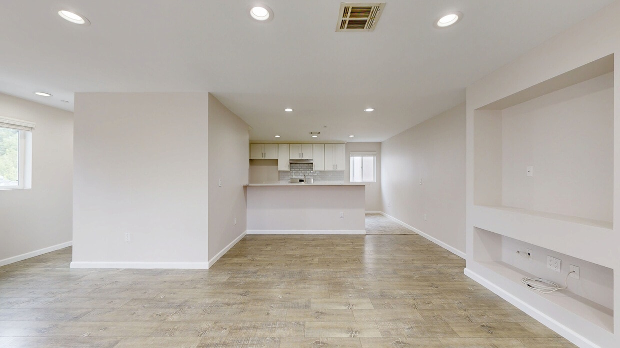 3D Tour - 7359 Kester Ave