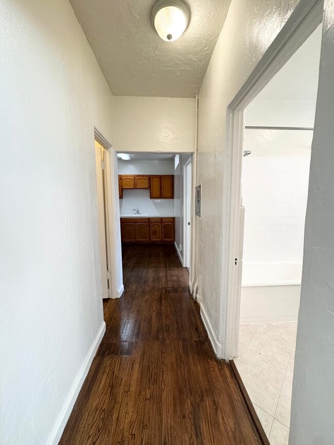 Photo - 636 N Plymouth Blvd Unit 106