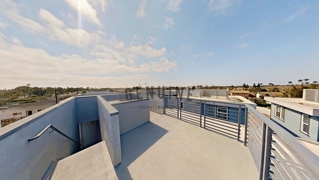 3Bd 2.5Ba Tri-Level Home w/Rooftop Deck - 3Bd 2.5Ba Tri-Level Home w/Rooftop Deck