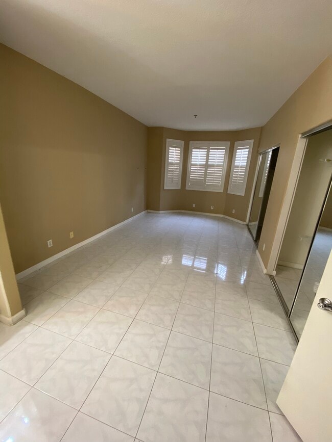 Master BR - 3969 Mahaila Ave Unit 114
