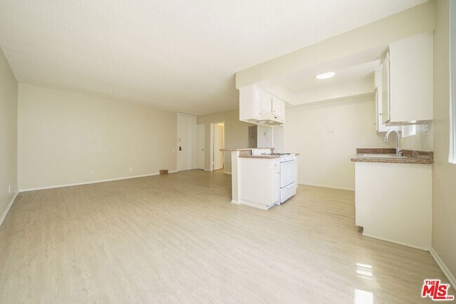 Photo - 456 S Harvard Blvd