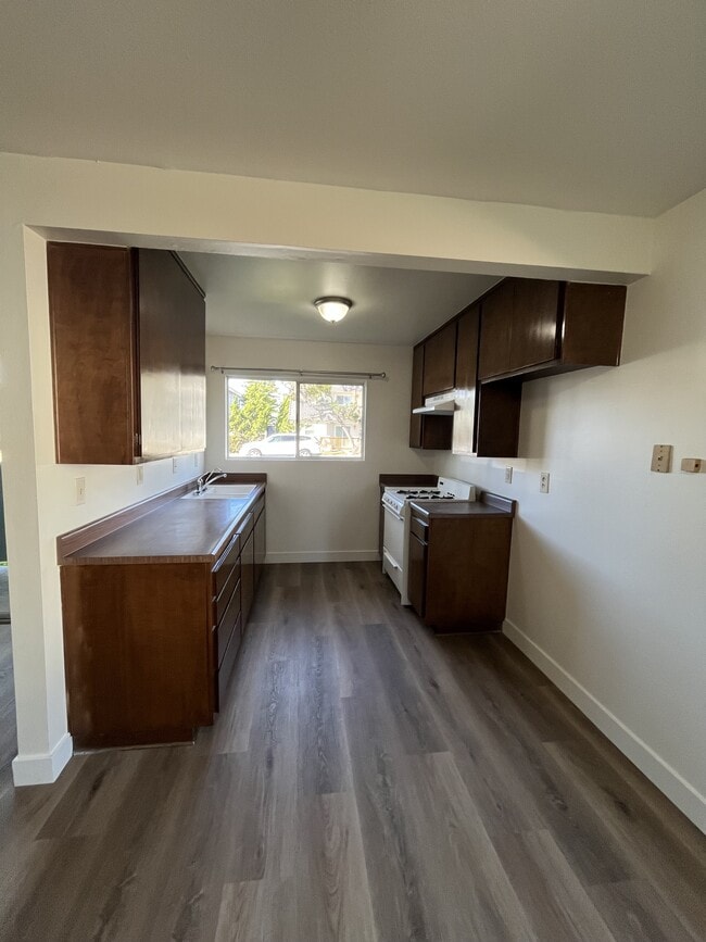 Building Photo - 5330 Driftwood St Unit #5