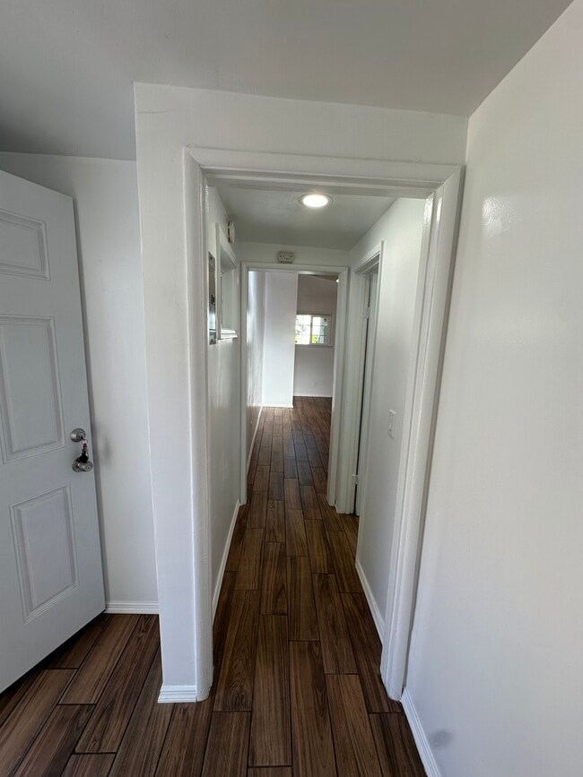 Building Photo - 4021 1/2 Walnut Grove Ave Unit 4021 1/2 Rental