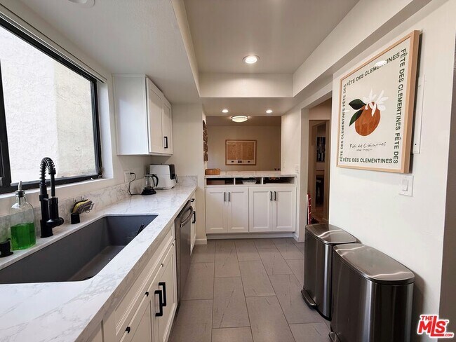 Photo - 1224 S Saltair Ave Unit 4