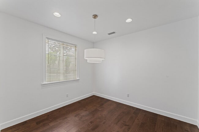 Photo - "Charming 3-Bedroom Haven with 2.5 Baths in Santa Clarita – Spacious 1694 Sq Ft Home Awaits!"