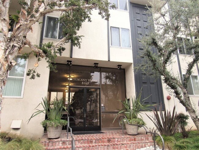 Building Photo - Gorgeous 1-Bedroom Apartment in Playa Del Rey! Unit 5
