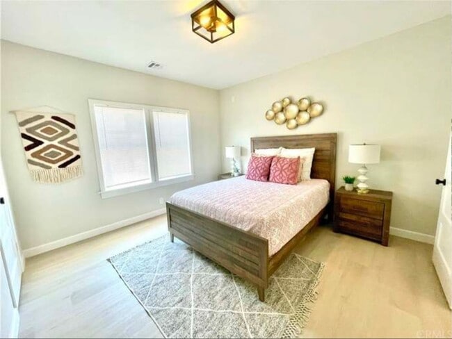 Photo - 2181 W 29th St