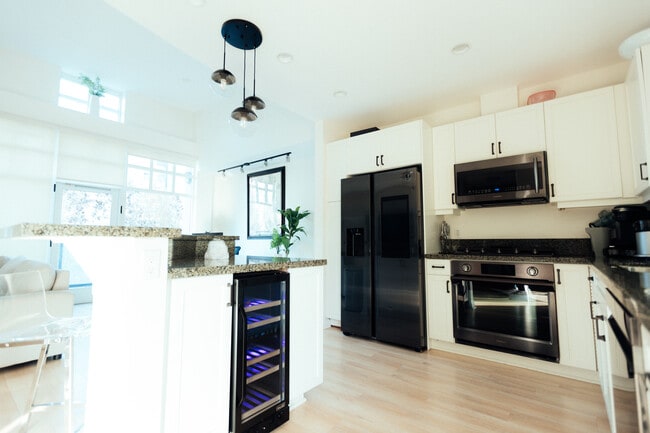 Building Photo - 555 Front St Unit Front St.