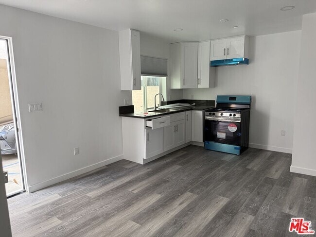 Building Photo - 6644 Irvine Ave Rental