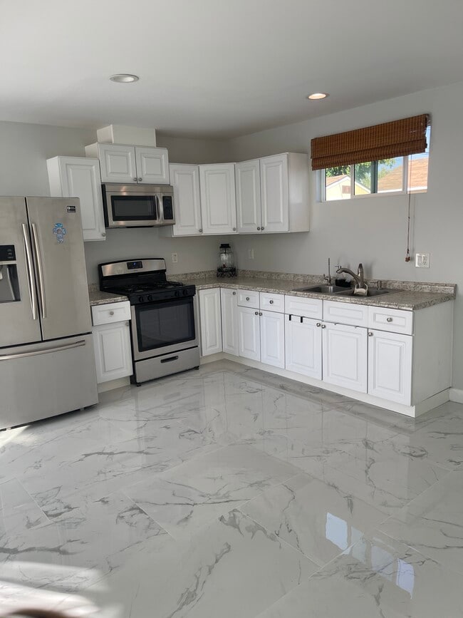 Photo - 10310 Montgomery Ave