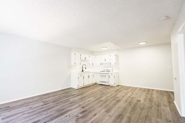 Photo - 226 S Serrano Ave