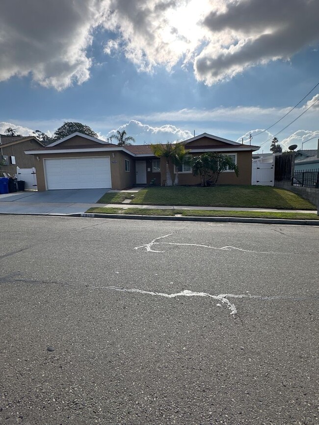 Building Photo - 7919 San Felipe St