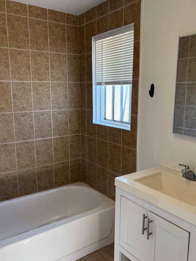 Photo - 3660 Roosevelt St Unit B