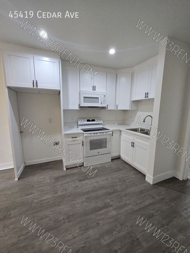 Photo - 45419 Cedar Ave