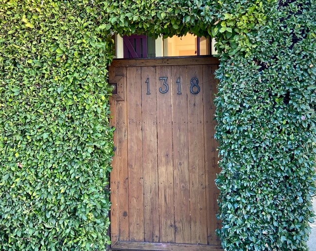 Private entrance - 1318 N McCadden Pl Unit 1318