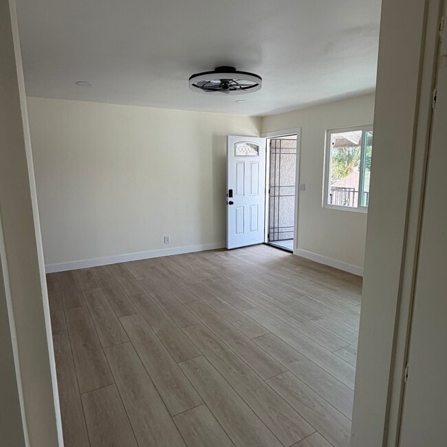 Apt B - 4929 W 118th Plz Unit B