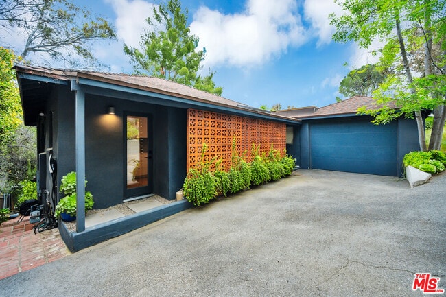 Photo - 380 Tamarac Dr House