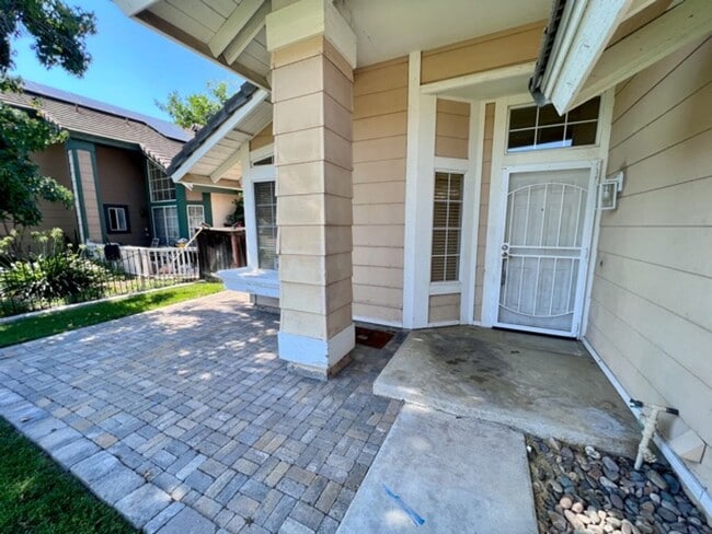 Photo - 3 Bedroom SINGLE STORY home located in Murrieta for LEASE!