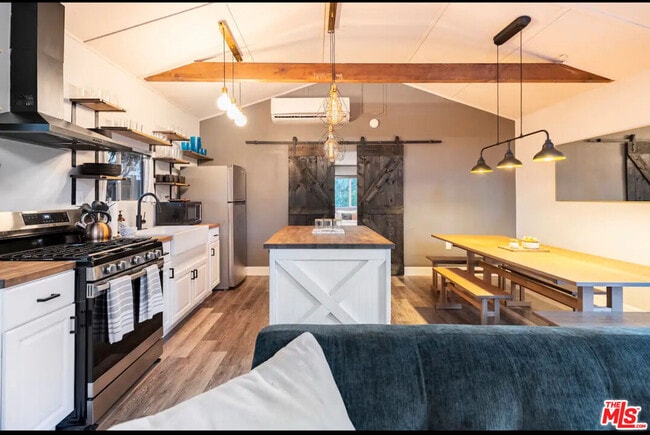 Photo - 6512 Coldwater Canyon Ave