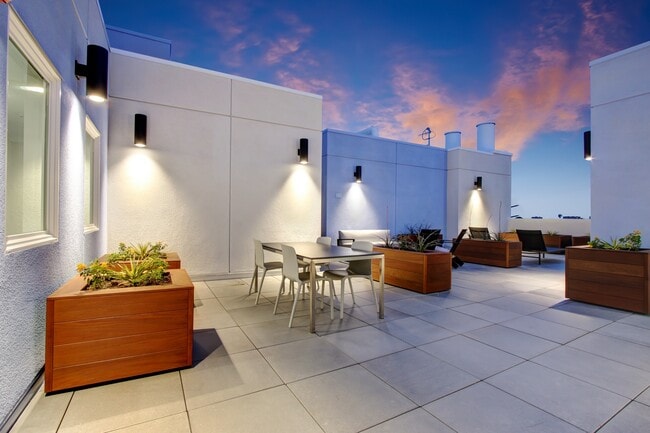 Rooftop Deck - Geneva@Pacific