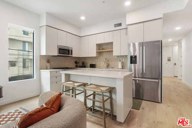 Building Photo - 10310 Santa Monica Blvd Unit 311 Rental