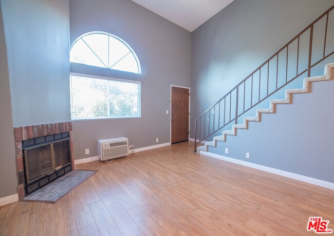 Building Photo - 3970 Moore St Unit 5