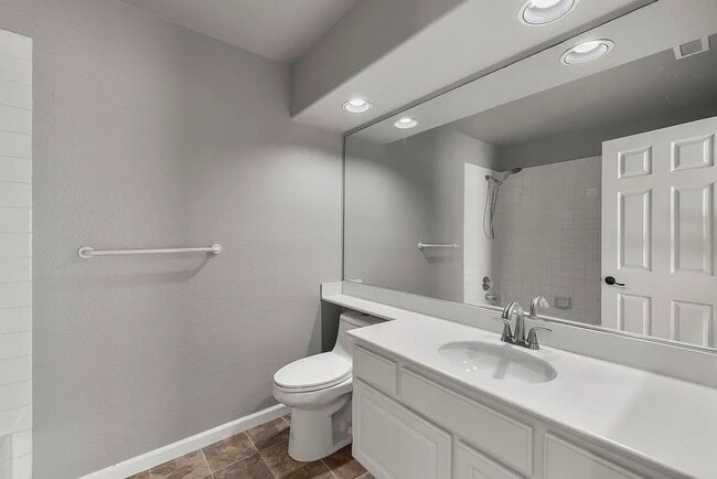 Building Photo - Oceanside