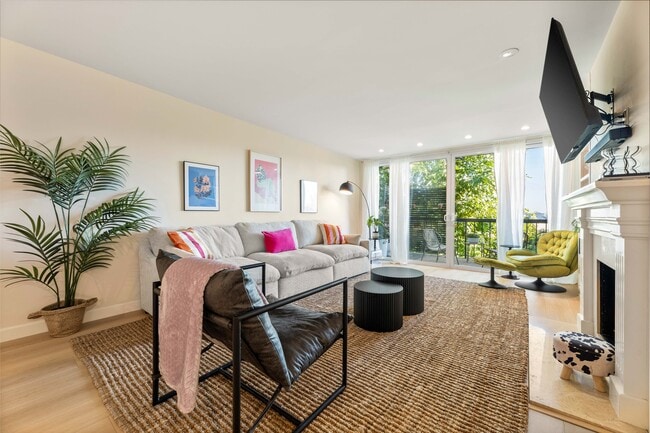 Photo - 8535 N West Knoll Dr Condo Unit 312