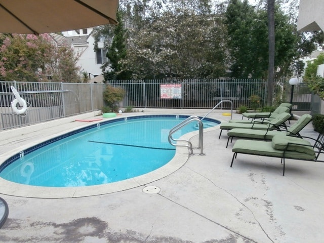 Building Photo - 5055 Coldwater Canyon Ave Unit 213