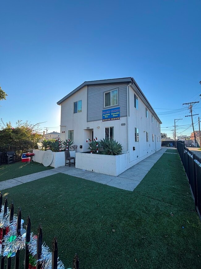 Building Photo - 120 E 107th St
