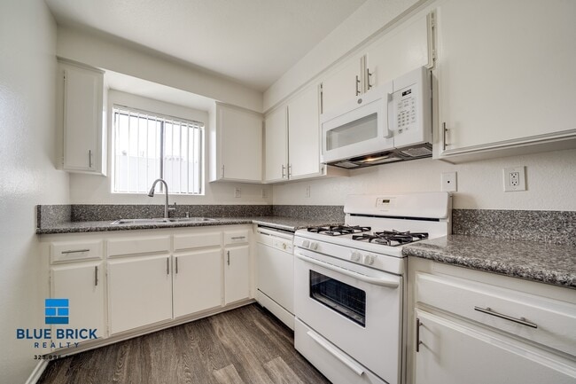 Building Photo - 5121 Klump Ave Unit 307