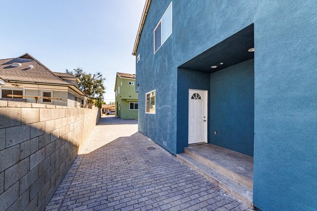 Photo - Spacious 4-Bedroom, 3-Bath Home – Modern Upgrades & Parking Included Unit 2833