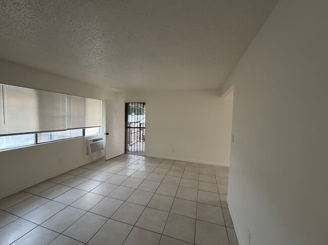 Photo - 640 W 20th St Unit #8