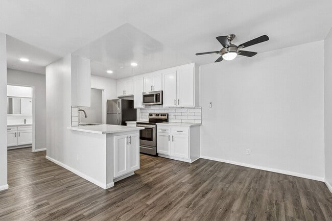 Photo - 1635 North Martel Avenue