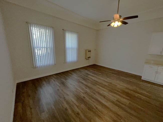 Photo - 3170 - 856 S. Catalina St.