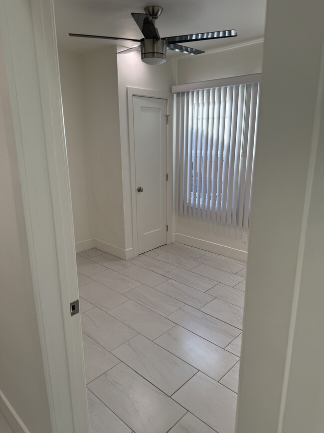 Photo - 1067 W 83rd St