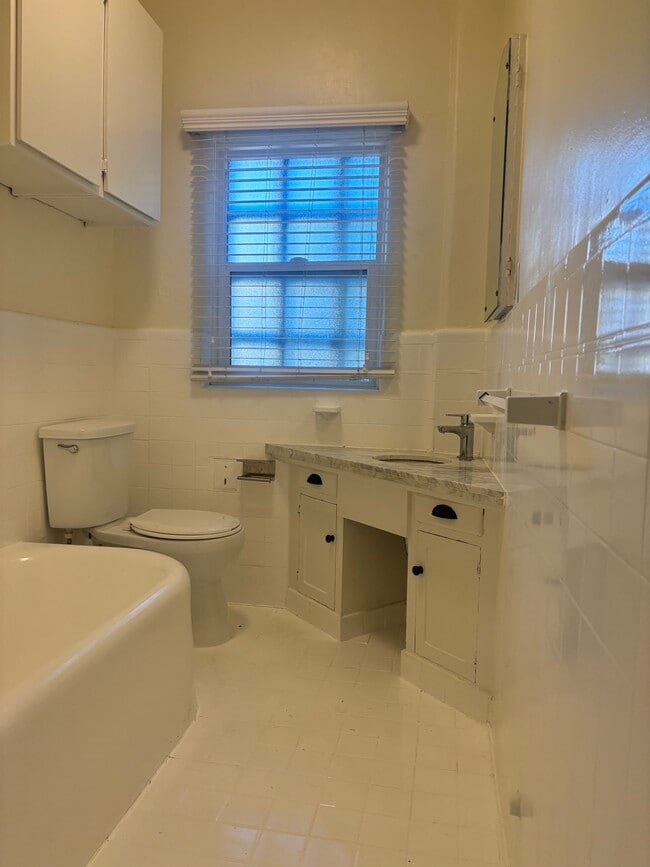 Photo - Chateau Alto Nido Apartments