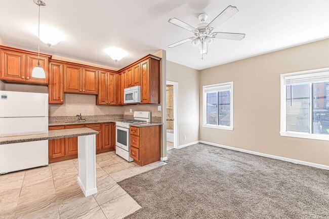 Building Photo - 1324 N Peterson Ave