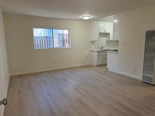Photo - 2717 Vanderbilt Ln Unit B