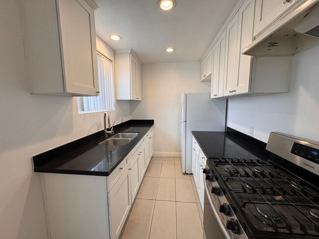 Photo - 7139 Whitsett Ave Apartment Unit 05