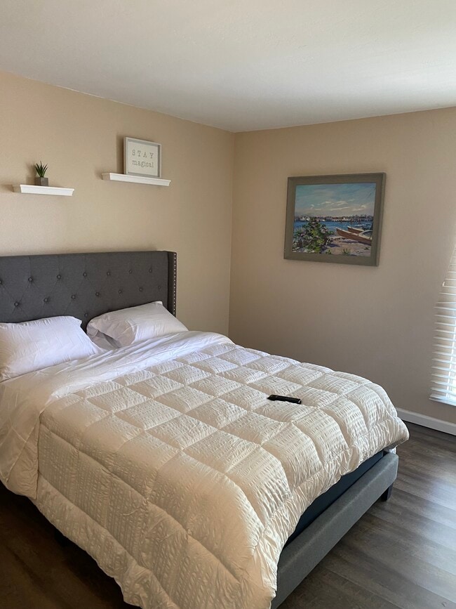 Building Photo - 3571 Ruffin Rd Unit 241