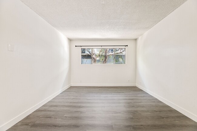 Photo - 10535 Lindley Avenue