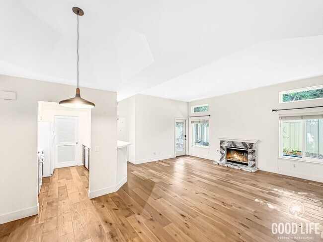 Photo - Beautiful Updated 2 Bed 2.5 Bath Condo in Hillcrest! 18 Month Fixed Rate Lease! Unit 104