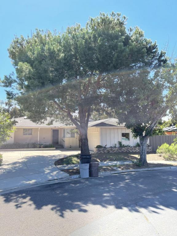 Building Photo - 4903 Whitehaven Way