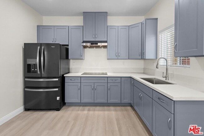 Photo - 2445 Harwood St