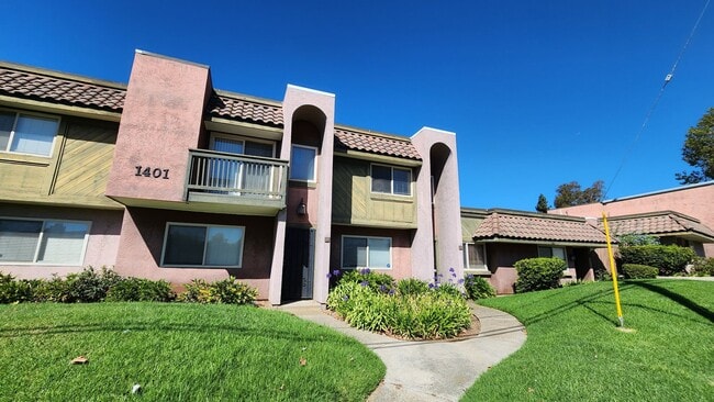 Building Photo - 2 Bed Unit In Somerset Woods Community Rental