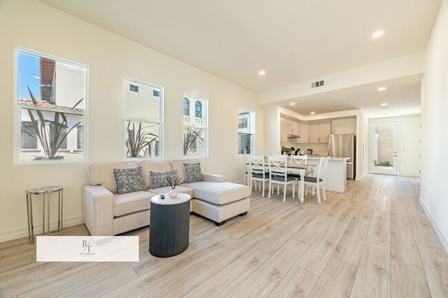 Photo - Whitmore Villa. Unit Whitmore Villa-  160 New Ave